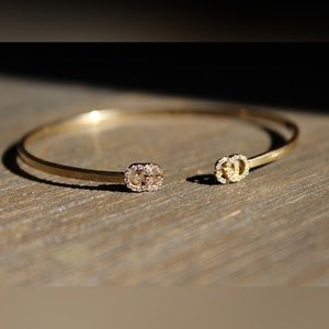 18k yellow gold GUCCI GG running cuff with diamonds size OS